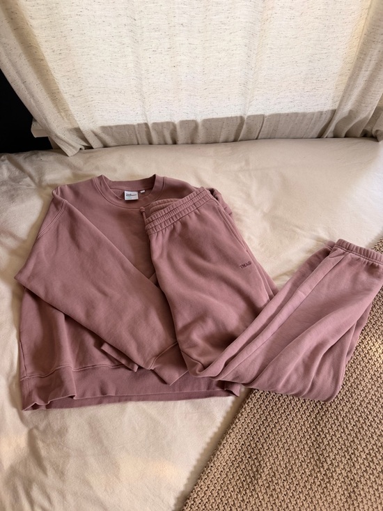Aritzia Sweaters - Aritzia Mauve Crewneck Sweatshirt & Joggers Set